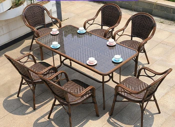 Улични плетени ратанови маси и столове на едро за почивка тераса с маси и столове, кафе-сладкарница магазин млечен чай на открито