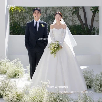 Елегантна Корейското сватбена рокля LISM с открити рамене, за Фотосесия, Сватбена рокля, Трапецовидна форма, без ръкави от Мека сатен 한국 웨딩드레스 С воал